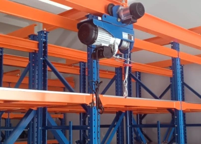 Стеллаж с выкатными платформами с электроподъемом