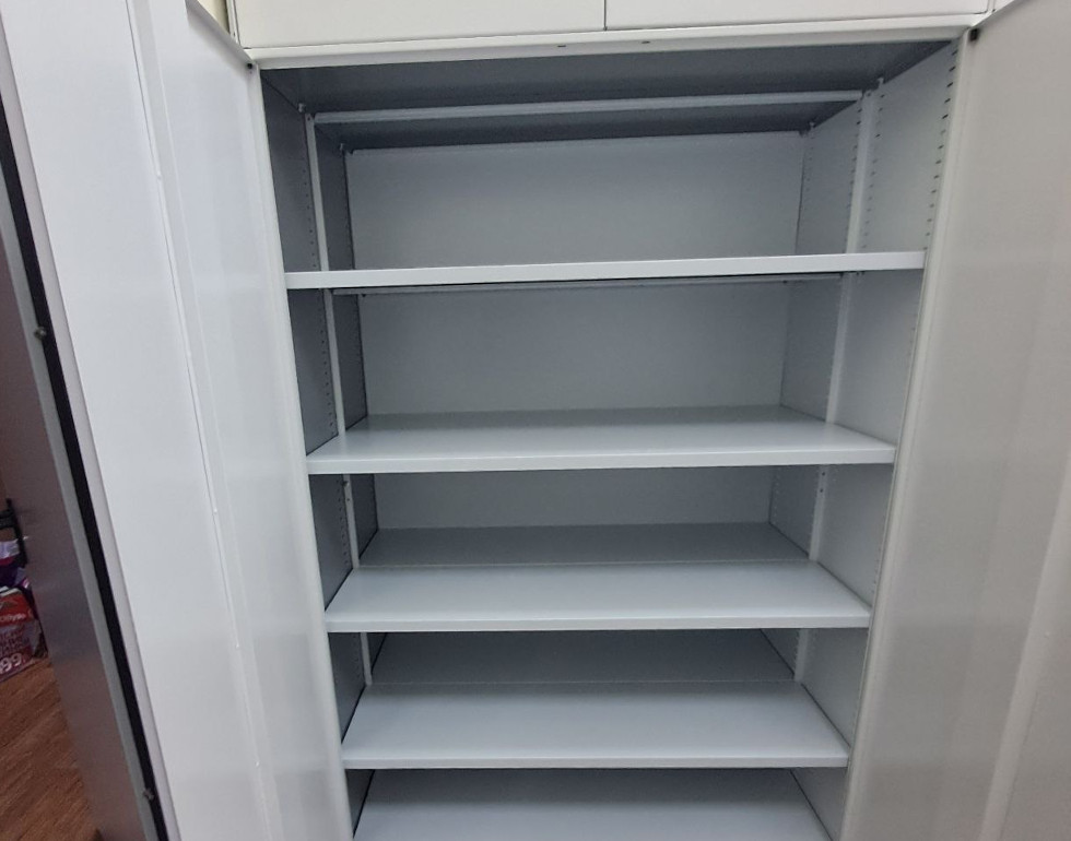 Металлические шкафы для фондов музея